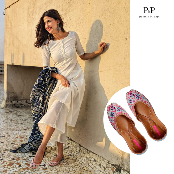 Flowers Printed Juttis
