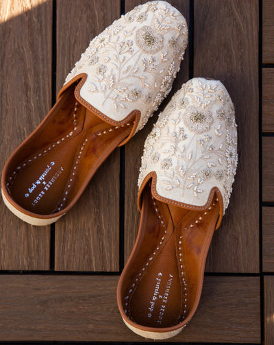 How to Style Men’s Juttis with Western and Indo-Western Outfits