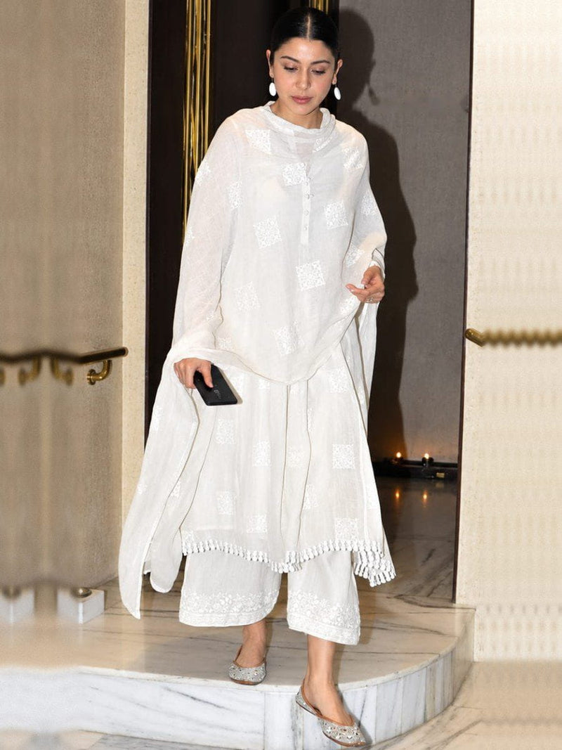 Anushka Sharma wearing Pastels & Pop juttis