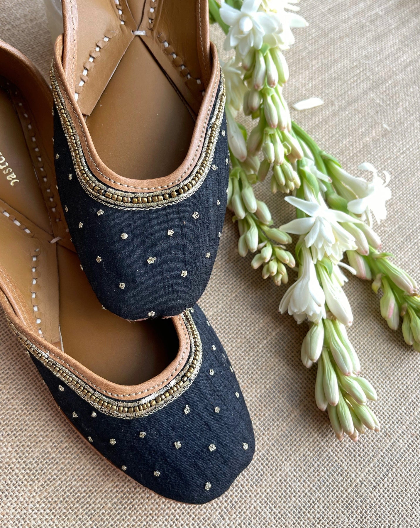 Buy Designer Juttis Online for Women & Men pastels & pop